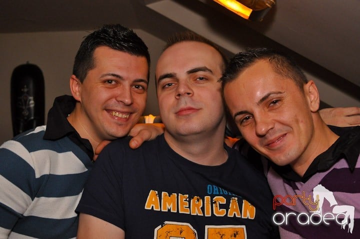 Seară cu karaoke în Zulu, Zulu Caffe