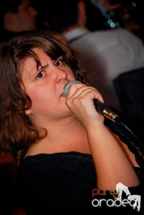 Seară cu karaoke în Zulu, Zulu Caffe