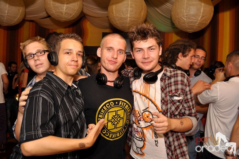 Silent Dance Party în Juice, Juice