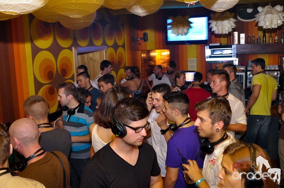 Silent Dance Party în Juice, Juice