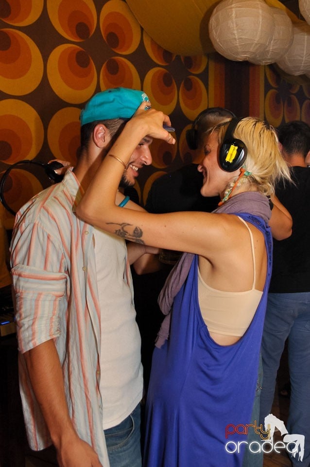 Silent Dance Party în Juice, Juice