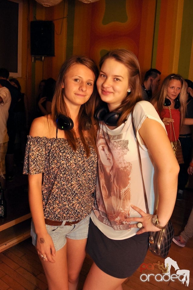 Silent Dance Party în Juice, Juice