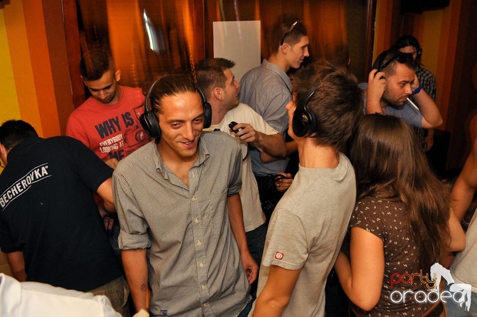 Silent Dance Party în Juice, Juice