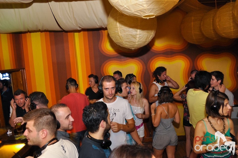 Silent Dance Party în Juice, Juice