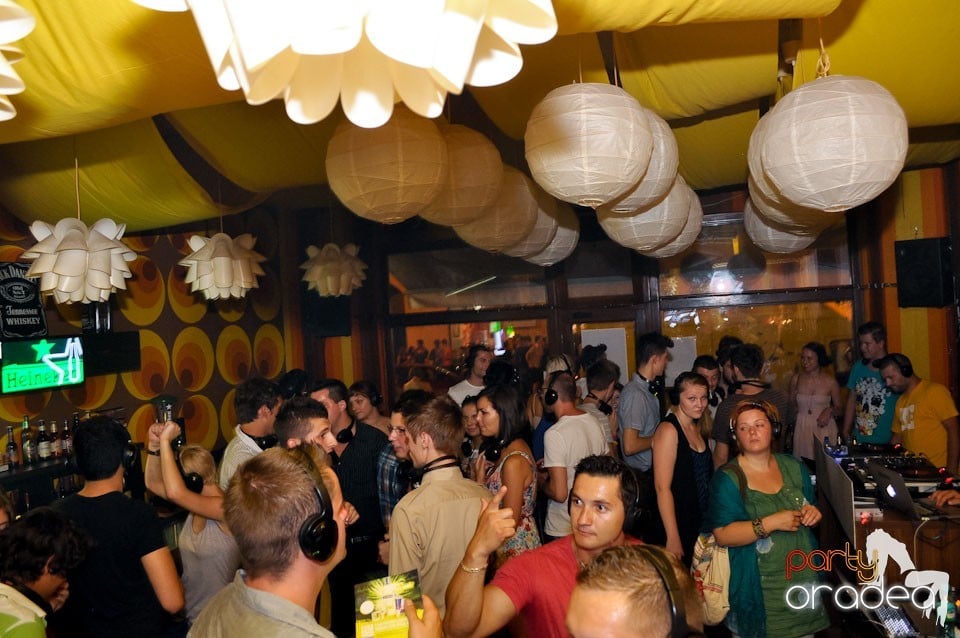 Silent Dance Party în Juice, Juice