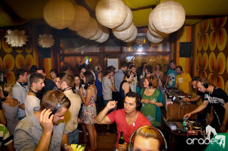 Silent Dance Party în Juice, Juice