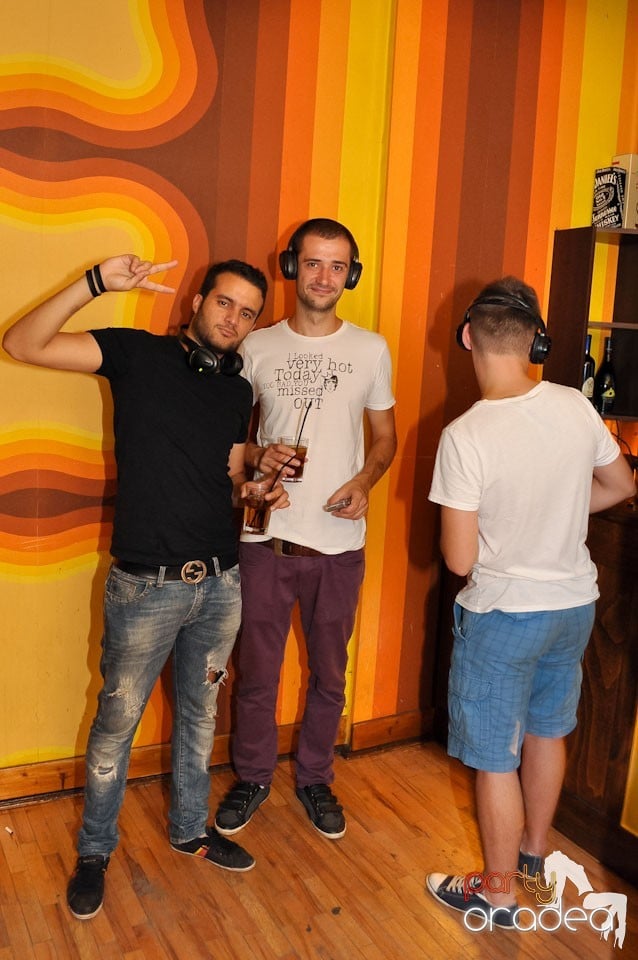 Silent Dance Party în Juice, Juice