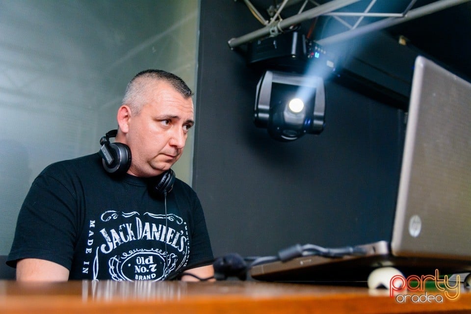 Snoopy In The Mix, Juice