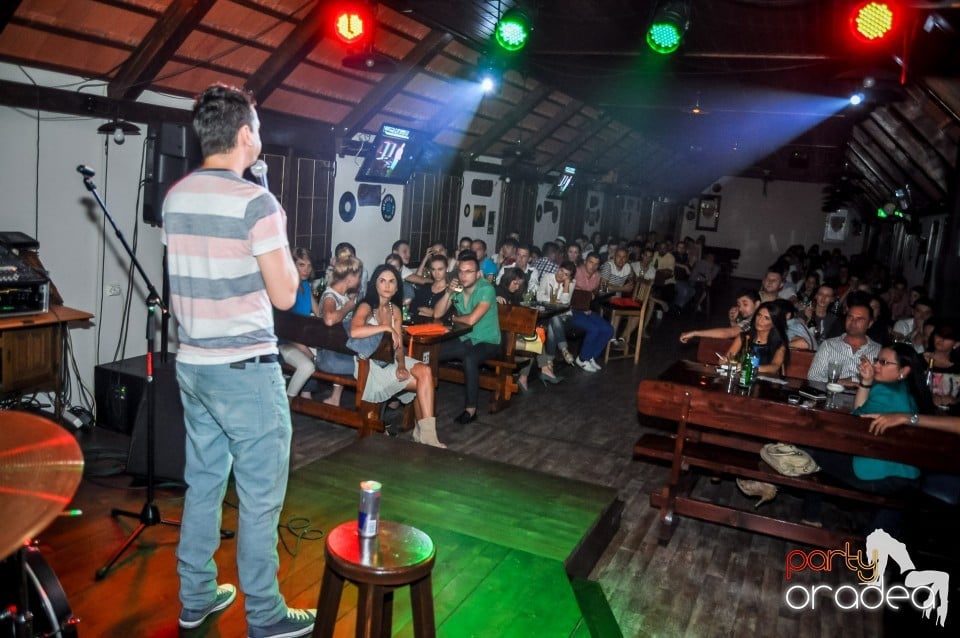 Stand-up comedy, Queen's Music Pub