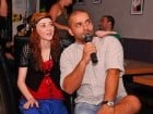 Super distracţie la Karaoke în Maya's Cafe