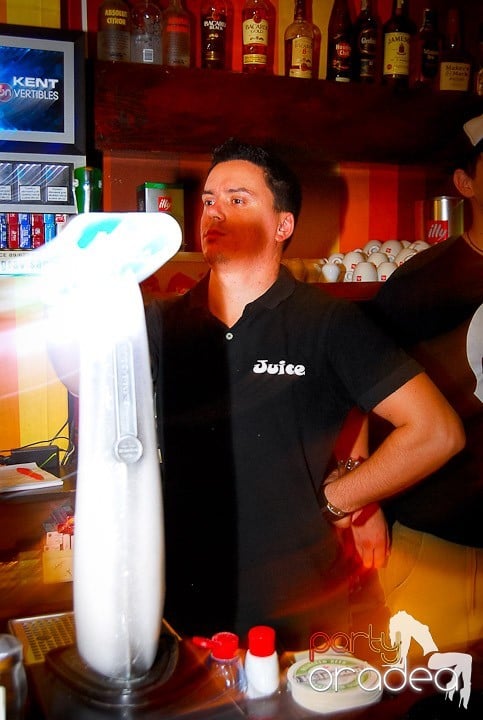 Un nou party în Juice, Juice