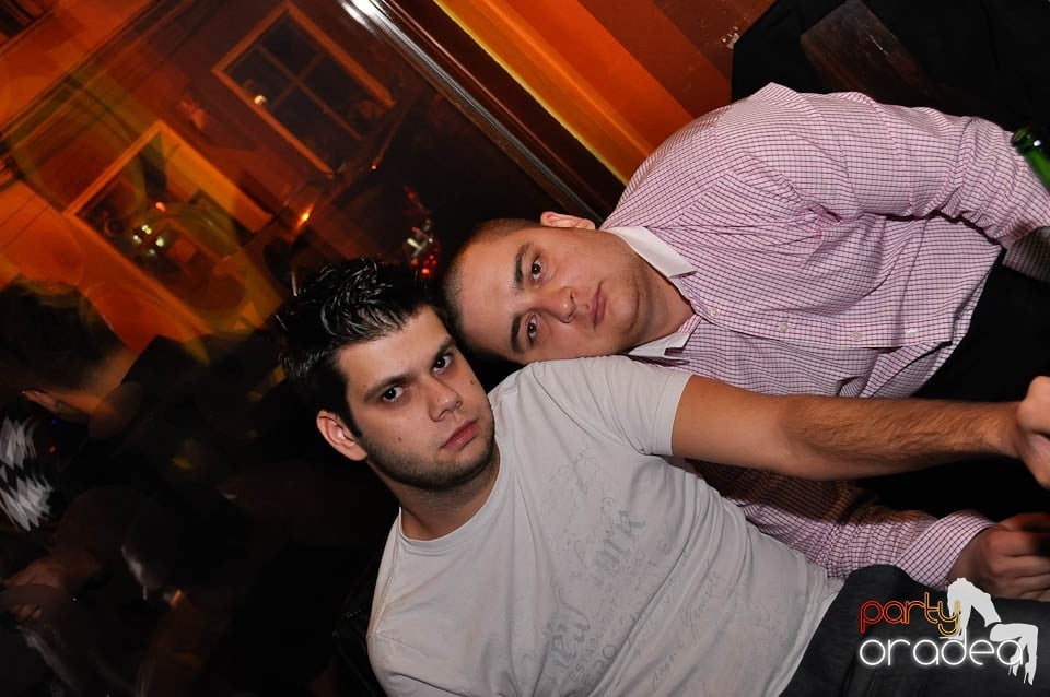 Vineri e party în Juice, Juice