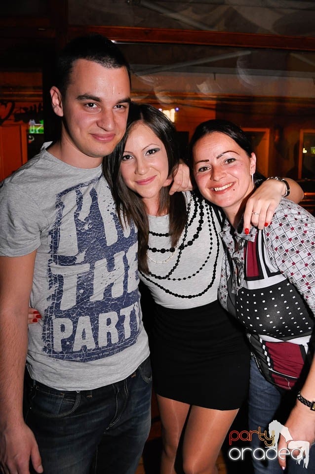 Vineri e party în Juice, Juice