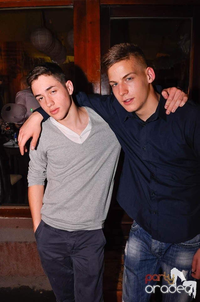 Vineri e party în Juice, Juice