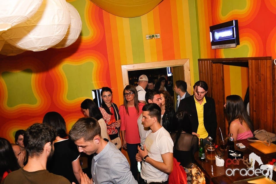 Vineri e party în Juice, Juice