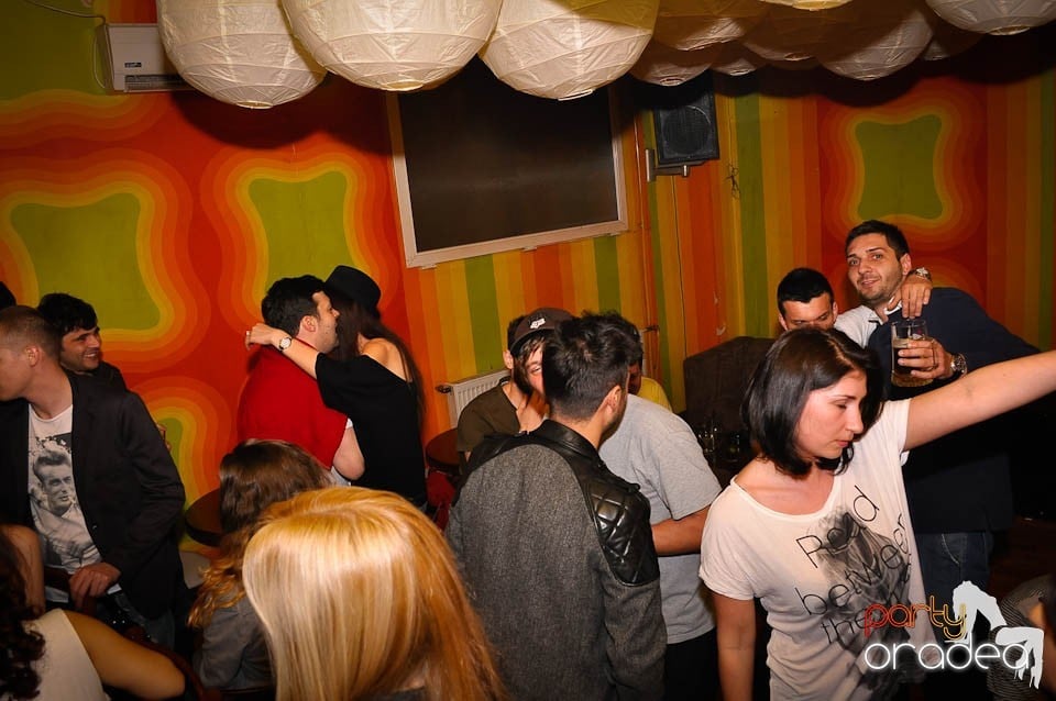 Vineri e party în Juice, Juice