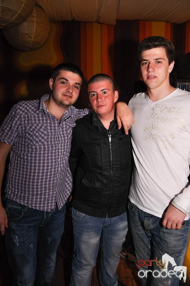 Vineri e party în Juice, Juice