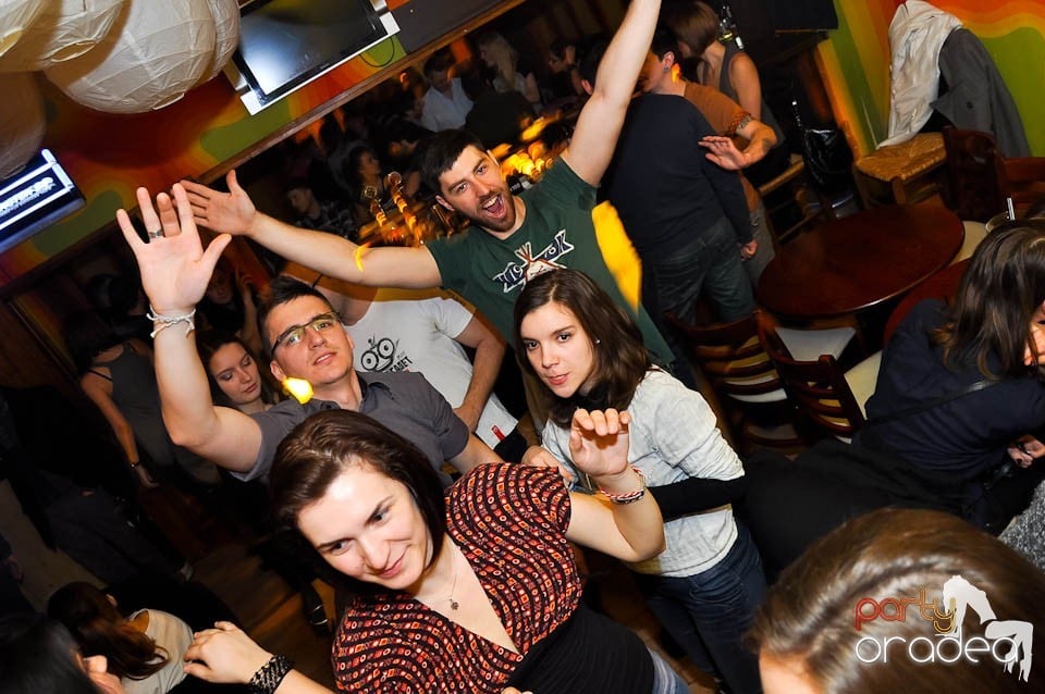 Vineri seara e party în Juice, Juice