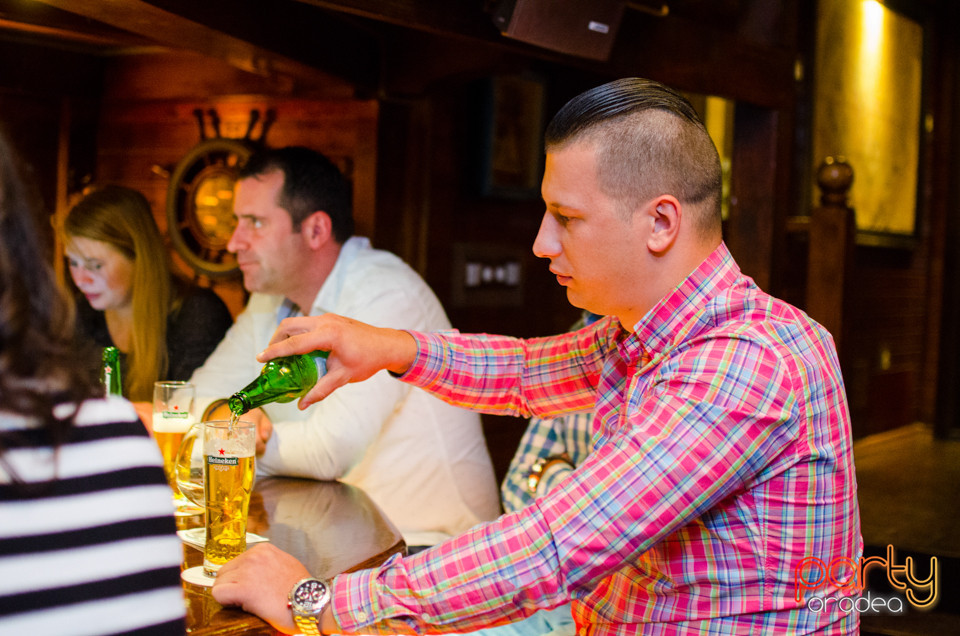Vineri seara la Columbus, Columbus Cafe