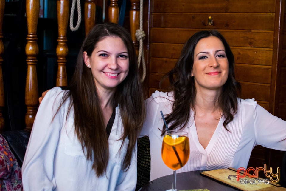 Vineri seara la Columbus, Columbus Cafe