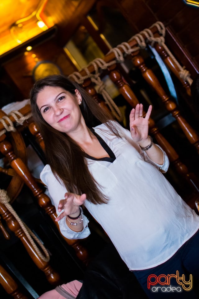 Vineri seara la Columbus, Columbus Cafe