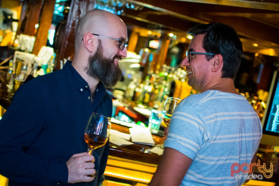 Vineri seara la Columbus, Columbus Cafe