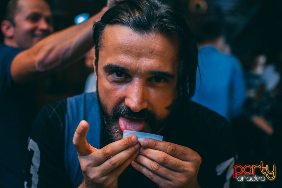 Vineri seara la Columbus, Columbus Cafe