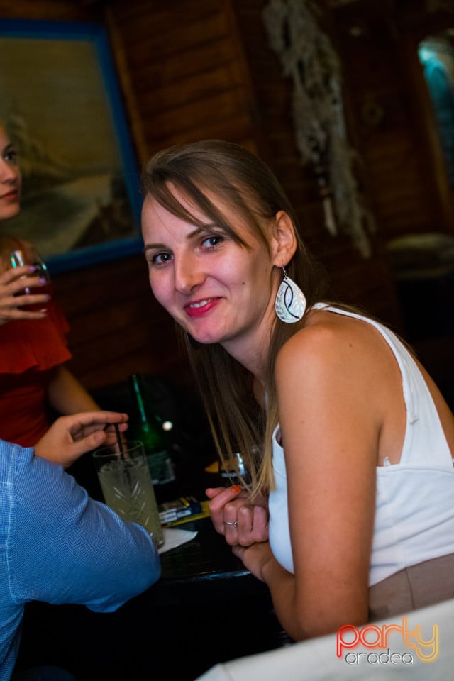 Vineri seara la Columbus, Columbus Cafe
