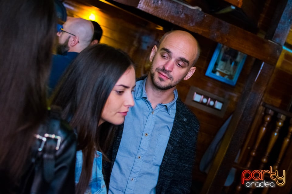 Vineri seara la Columbus, Columbus Cafe