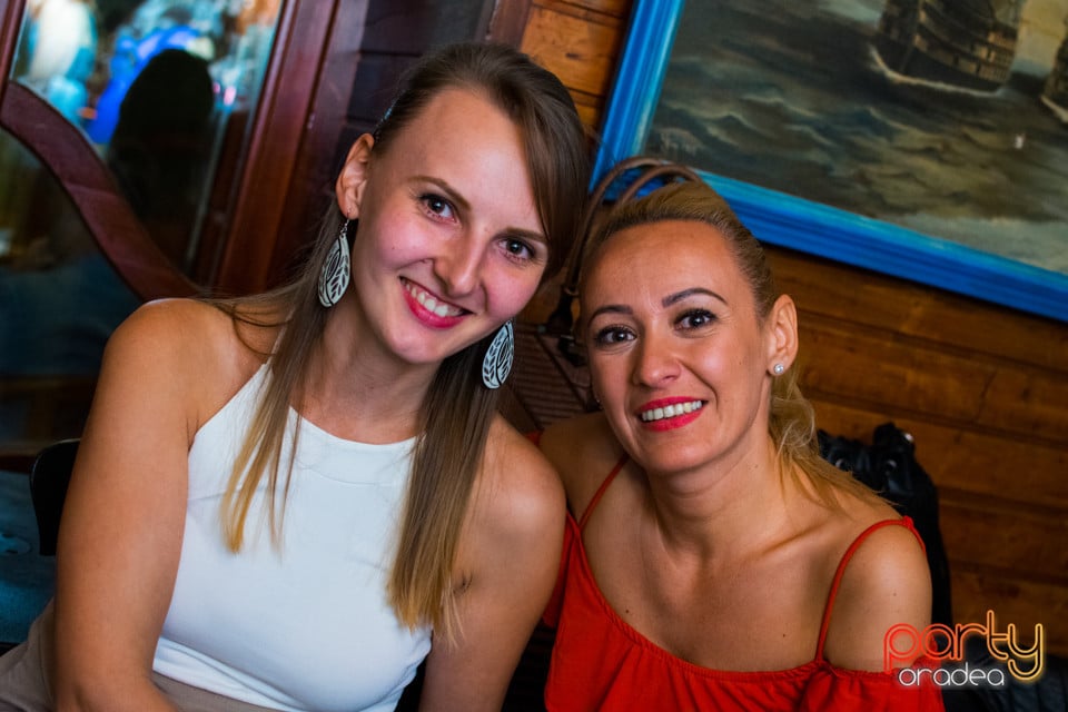 Vineri seara la Columbus, Columbus Cafe