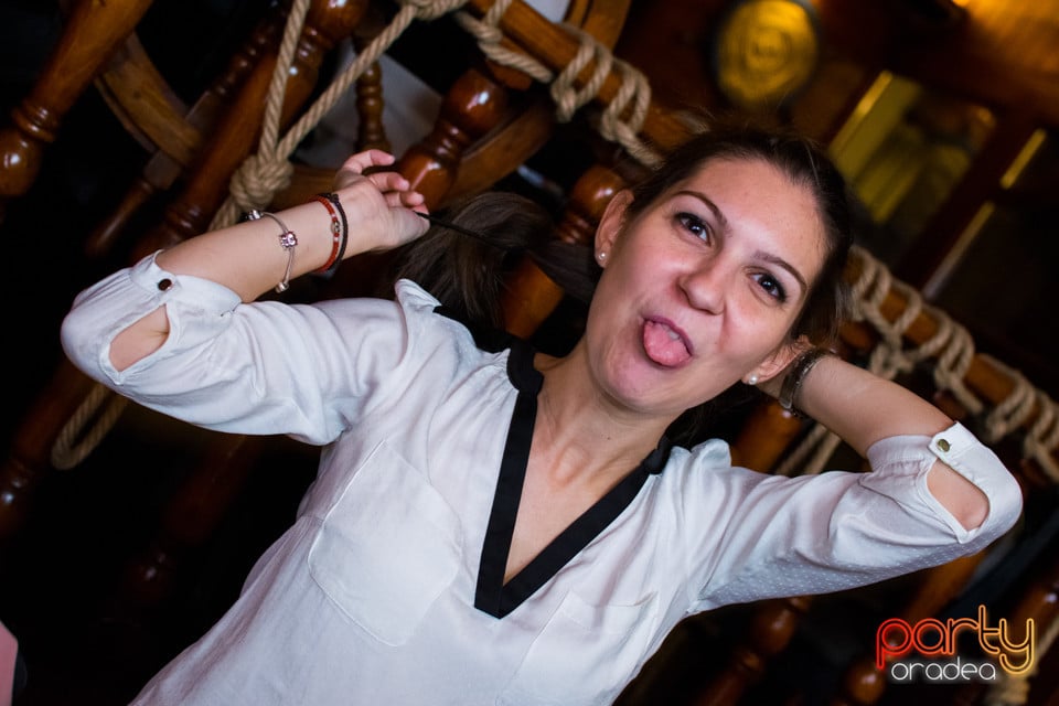 Vineri seara la Columbus, Columbus Cafe